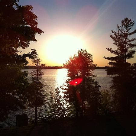 Lake Dalrymple Resort Lagoon City Bagian luar foto
