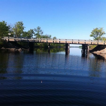 Lake Dalrymple Resort Lagoon City Bagian luar foto