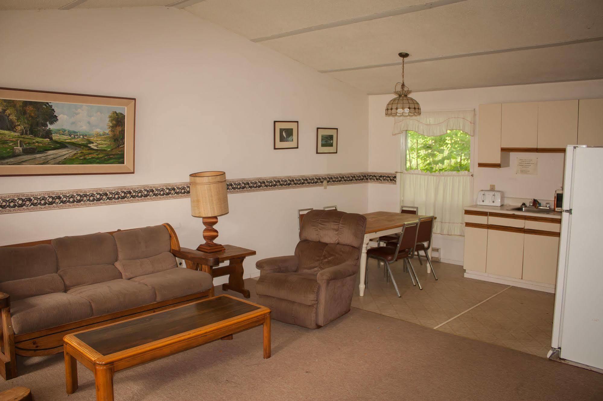 Lake Dalrymple Resort Lagoon City Bagian luar foto