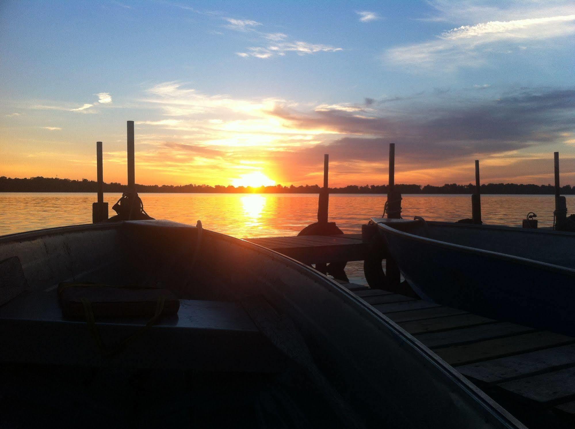 Lake Dalrymple Resort Lagoon City Bagian luar foto