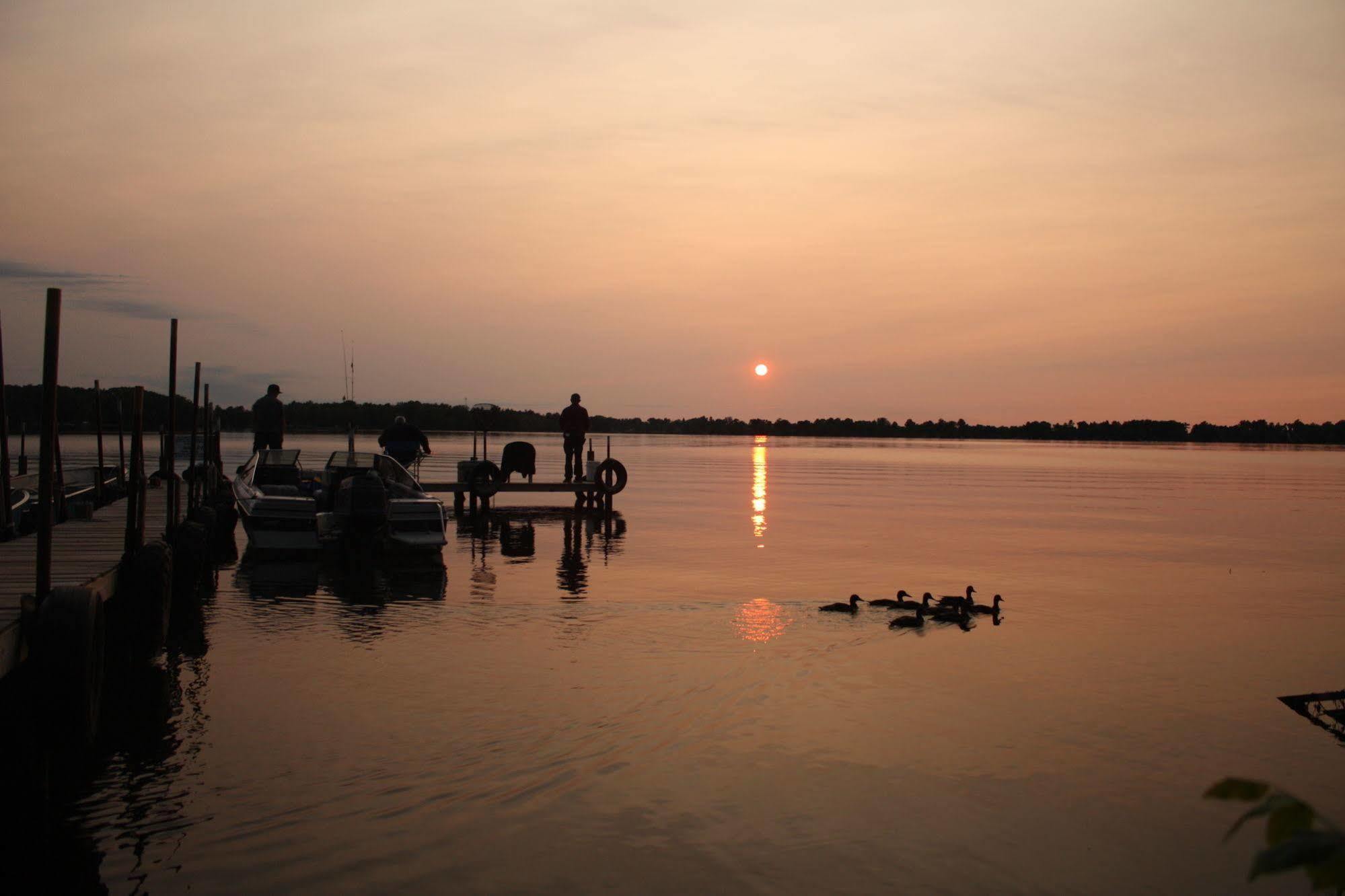 Lake Dalrymple Resort Lagoon City Bagian luar foto